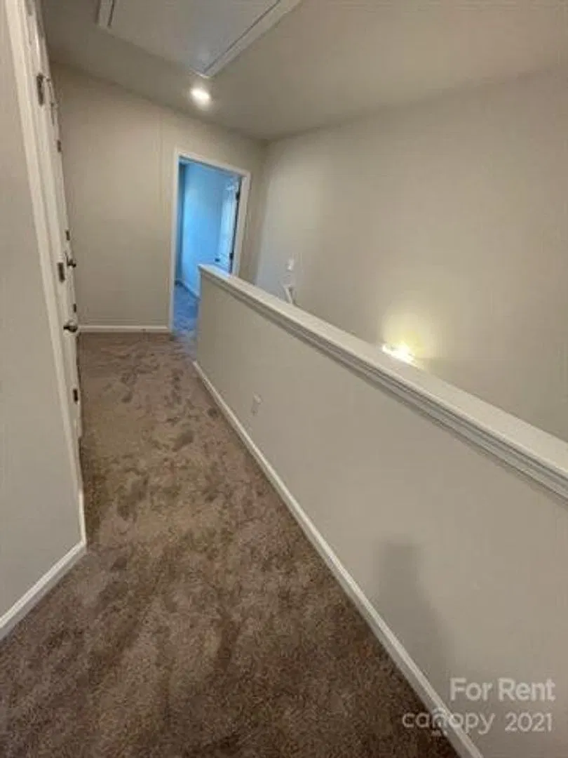 3 Bedroom Townhome with 1 Car Garage! — Photo 4