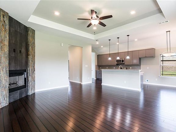3rd image of 304 Eastland Ct