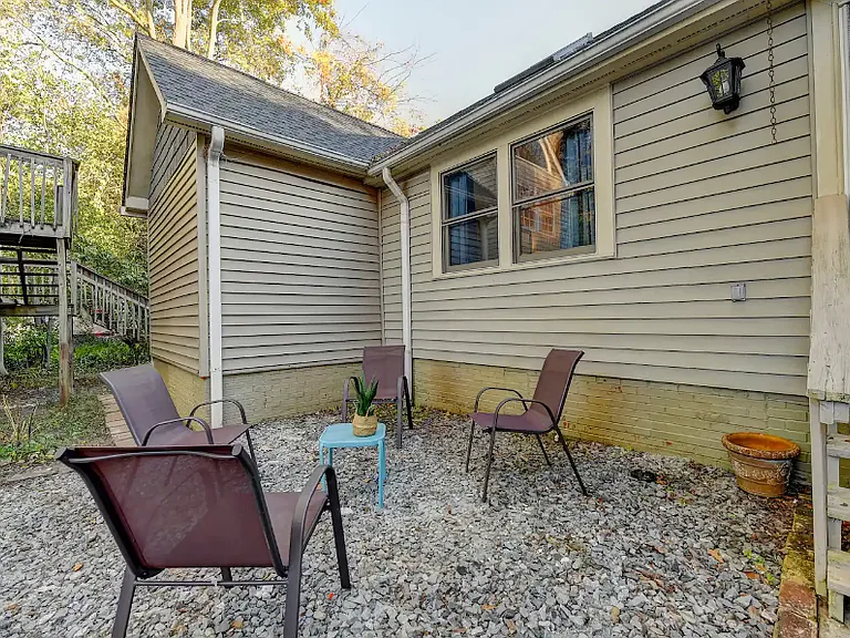 1179 Francis St NW — Photo 37