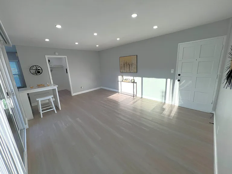 Estrellita Arms Apartments — Photo 9