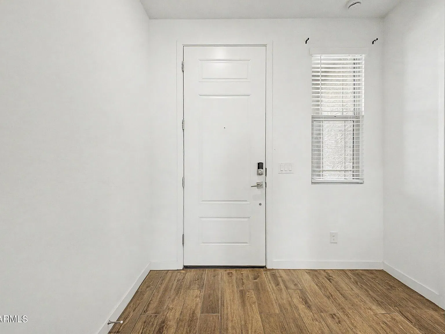 6 bed, 5.0 bath, 3045 sqft, $3,700 — Photo 3