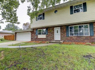 6 Royal Rd, Springfield, IL 62702