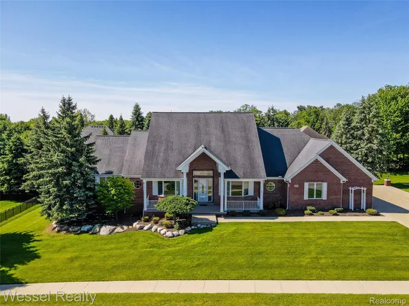 5922 Lakeview Dr, Washington, MI 48094