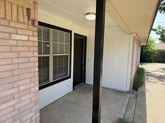 3rd image of 2407 Summer Place Dr