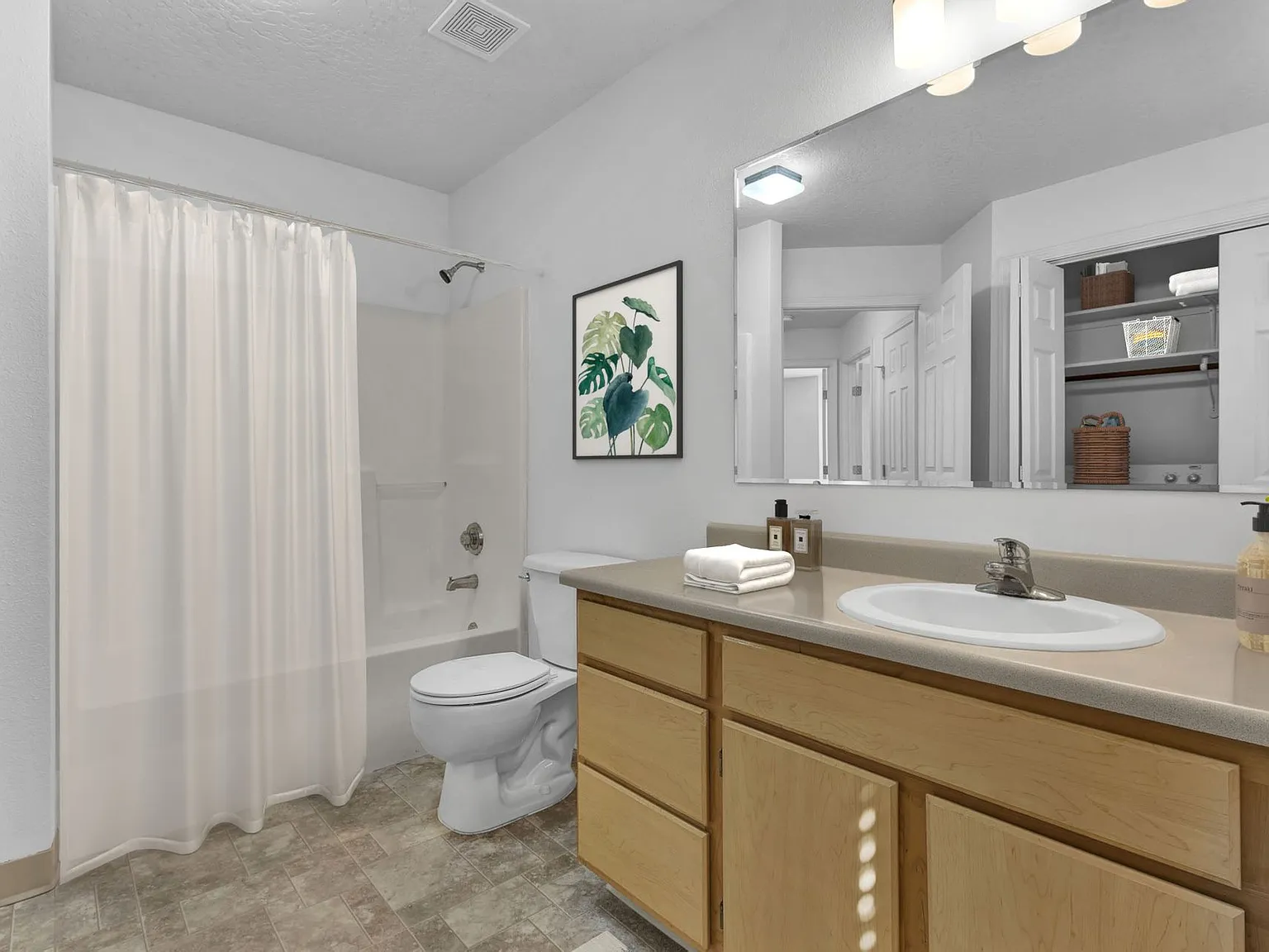 Penn Station Apartments — Photo 3
