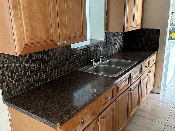 3rd image of 651 SW 30th Ave