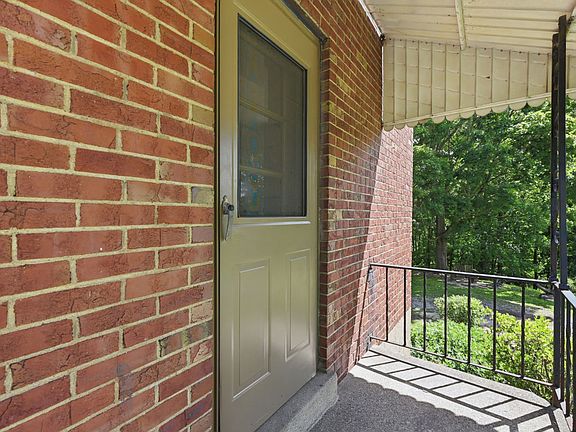 4th image of 215 Twin Oaks Dr