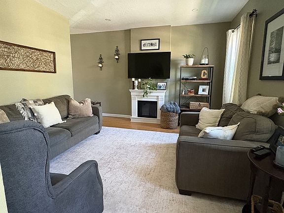2nd image of 6 Nelson St Unit 6