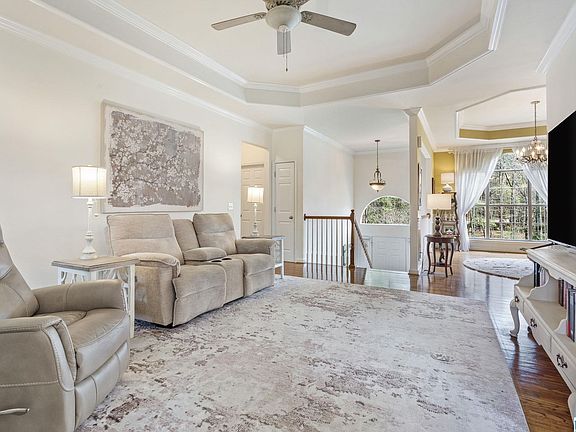 4th image of 22 Forest Ridge Cir