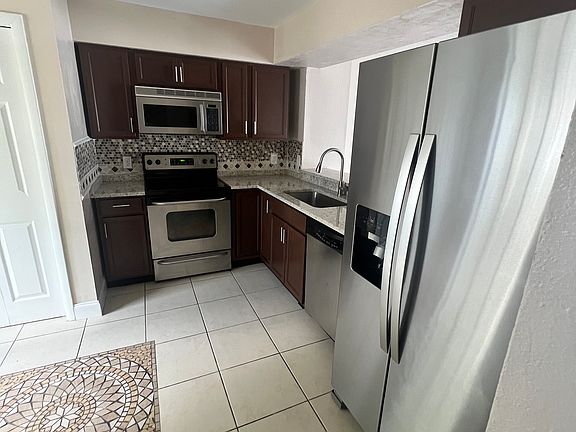 4th image of 16193 E Rambling Vine Dr