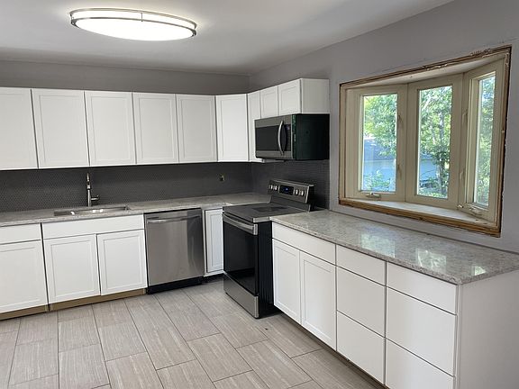 4th image of 21 Forest Ave