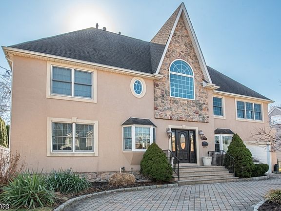 2nd image of 18 Stonycroft Rd