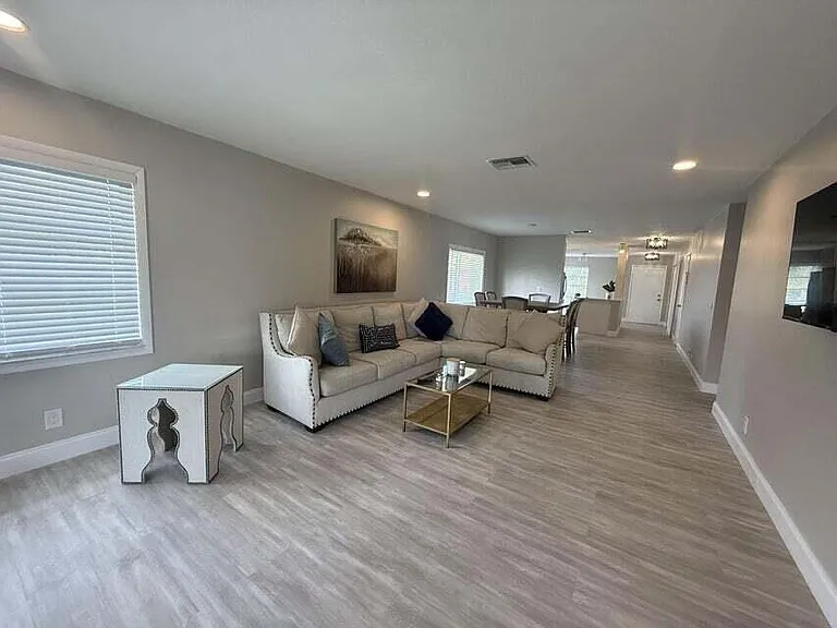 13921 Royal Palm Ct #D — Photo 35