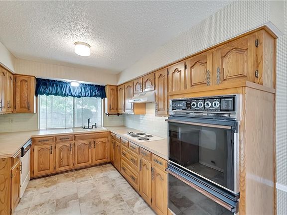 2nd image of 3226 Wichita Dr