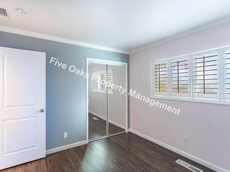 2815 Stanford Ln — Photo 15