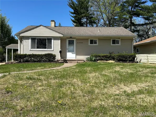 617 Devonshire Dr, Belleville, IL 62226
