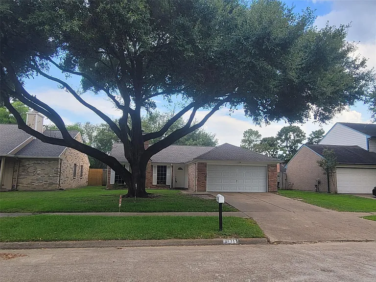 22715 Braken Manor Ln — Photo 1