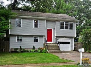 8A Roosevelt Ave, East Northport, NY 11731