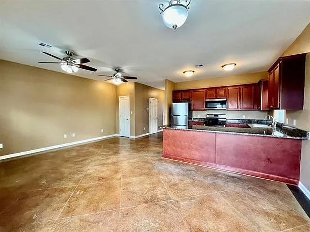 3 bed, 2.5 bath, 1476 sqft, $2,300 — Photo 2