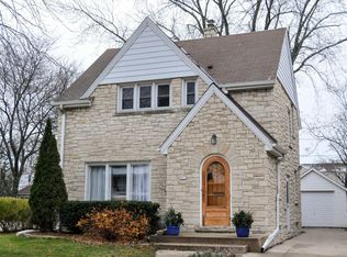 5512 N Lydell Ave, Whitefish Bay, WI 53217
