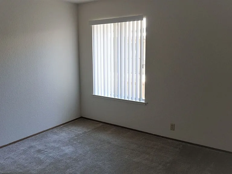 Garfield Court Apartments — Photo 12