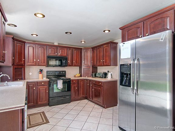 3rd image of 8021 Hillandale Dr