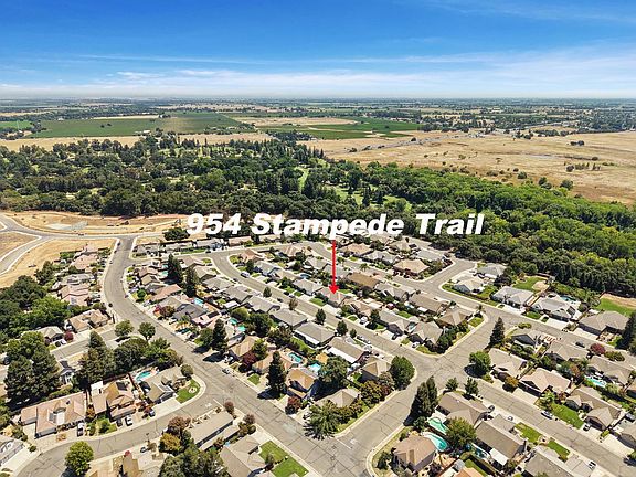 4th image of 954 Stampede Trl