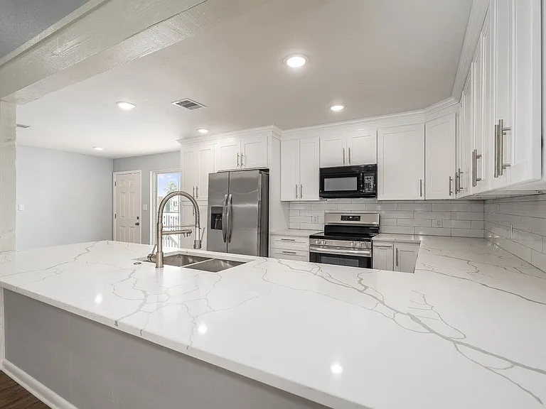 901 Bonita Dr — Photo 11