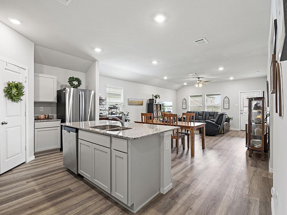 1st image of 405 Perry Pl