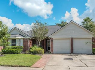 1009 N Sunset Dr, Pearland, TX 77581