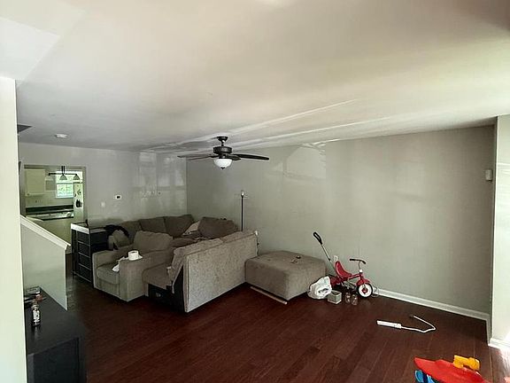 3rd image of 11122 Baskerville Rd