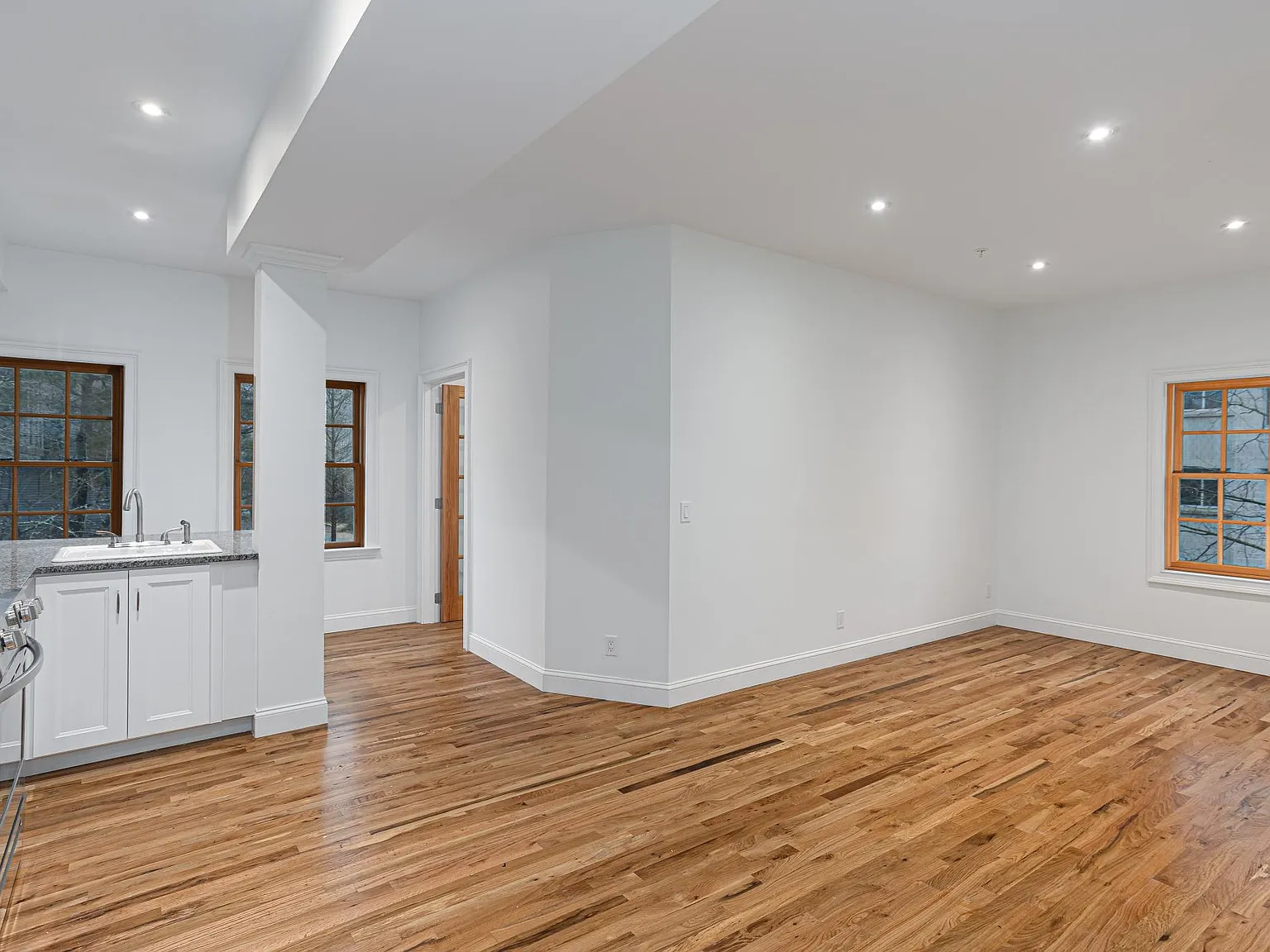 2 bed, 800 sqft, $3,150 — Photo 2