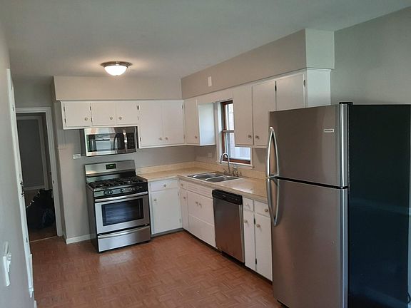 4th image of 741 Portsmouth Ave