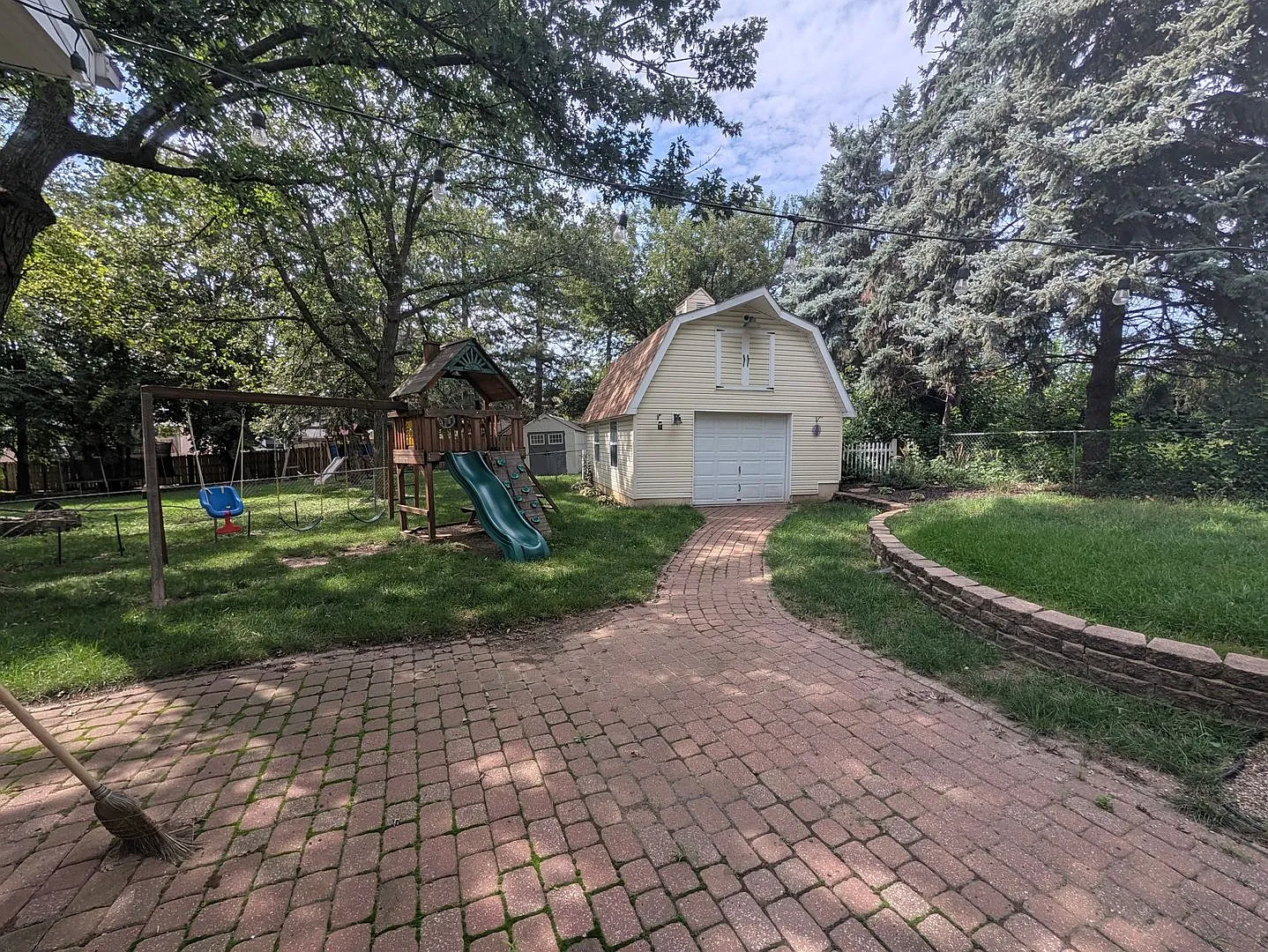 Updated Papillion House w/ 4 Season Room — Photo 2