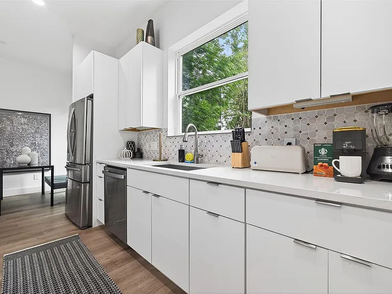 523 Schweikhardt St — Photo 9
