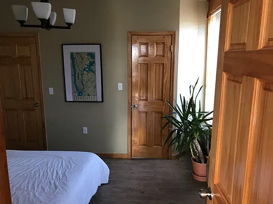 Rented by MCR Realty | media 18