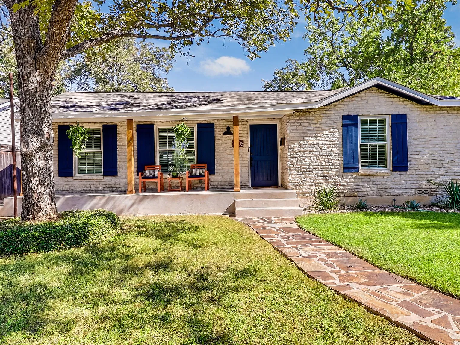 4 bed, 3.0 bath, 2561 sqft, $4,750 — Photo 2