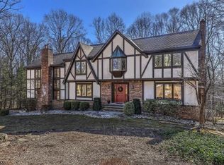 25 Warren Cutting Rd, Chester, NJ 07930