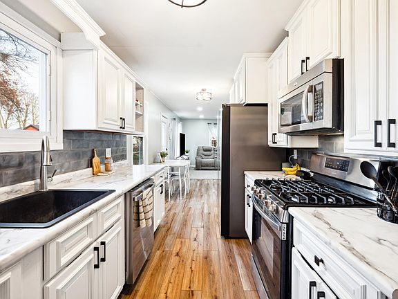 5th image of 1410 Clarendon Ave