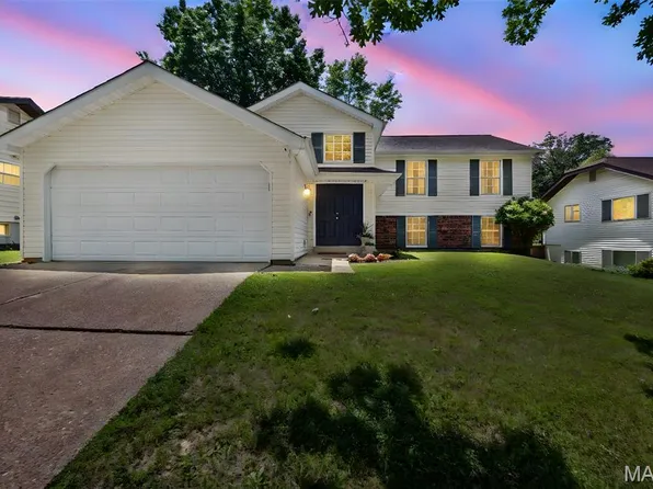 318 Windyoak Dr, Ballwin, MO 63021