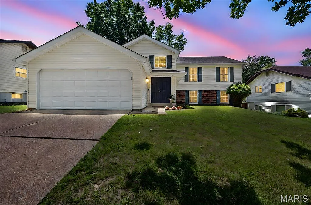318 Windyoak Dr photo 1