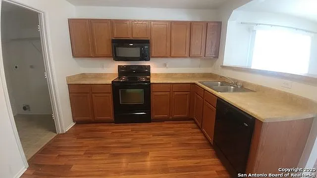 3 bed, 2.5 bath, 1812 sqft, $1,695 — Photo 3