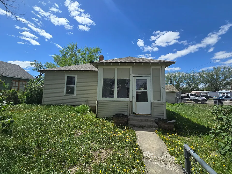 319 N 4th St