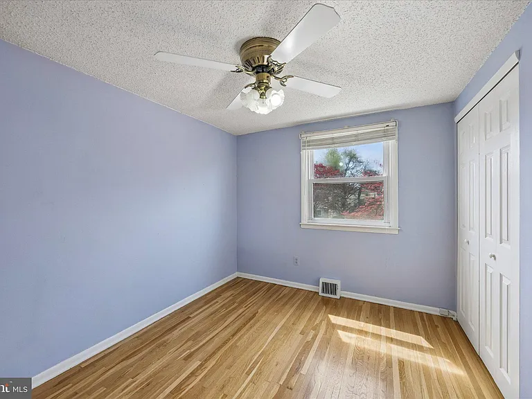 805 Selma St — Photo 15