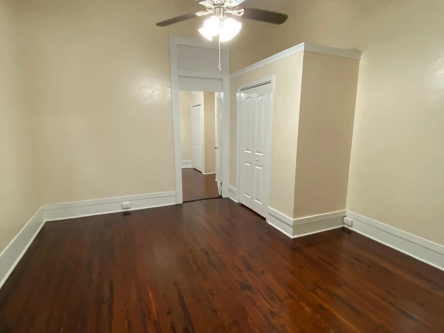 3 bed, 970 sqft, $1,300 — Photo 2