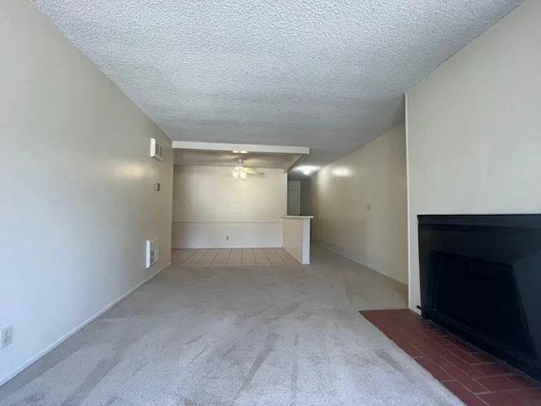 1689 Amberwood Dr #103 — Photo 1