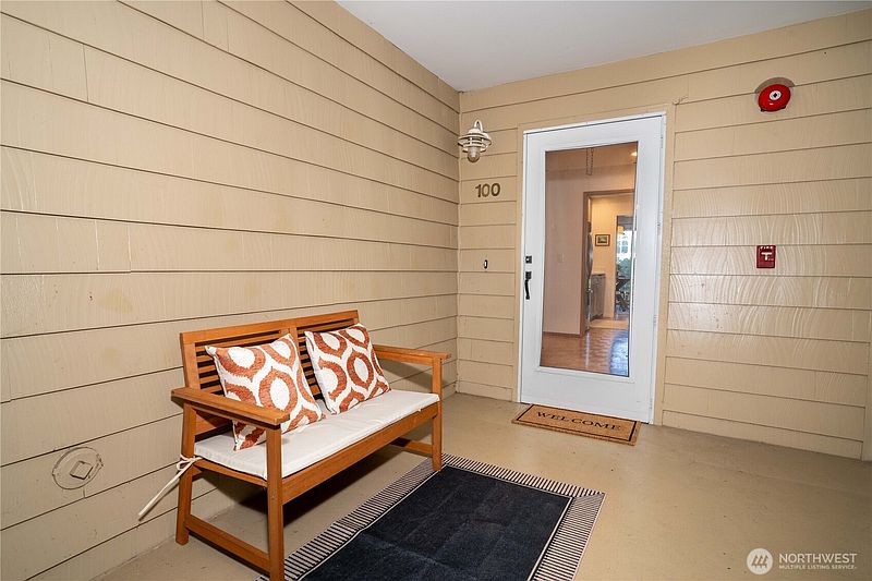 4th image of 2811 14th Avenue W #100