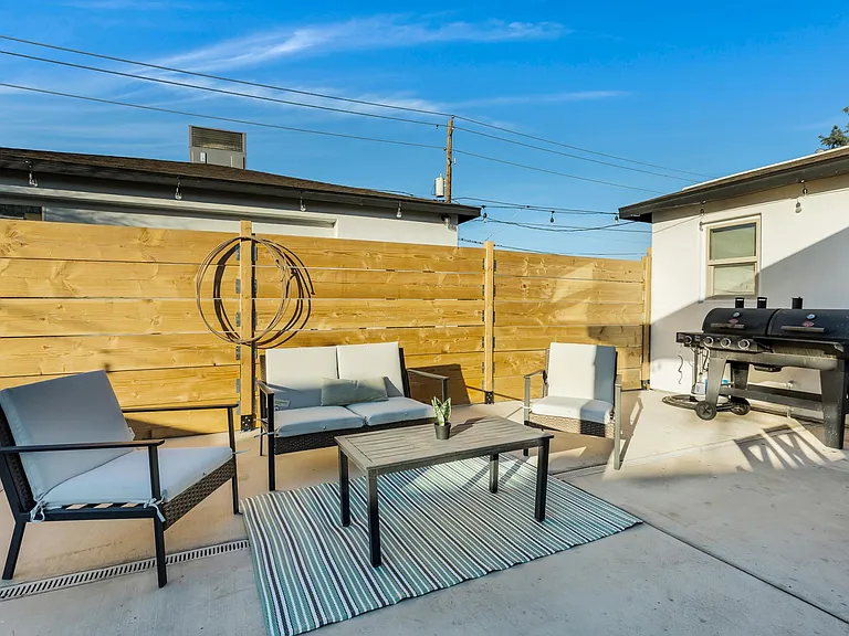 250 W Tulsa St — Photo 36