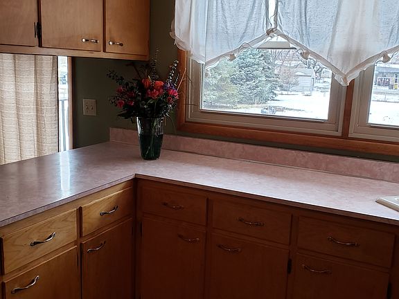 Kitchen, lots of counter space
