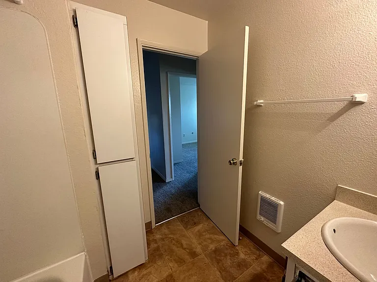 R0289 - Lombard Heights — Photo 11
